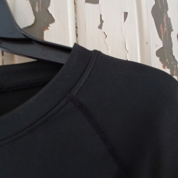 SILKY SOFT MEDIUM LONG SLEEVED TEE - Picture 2 of 4